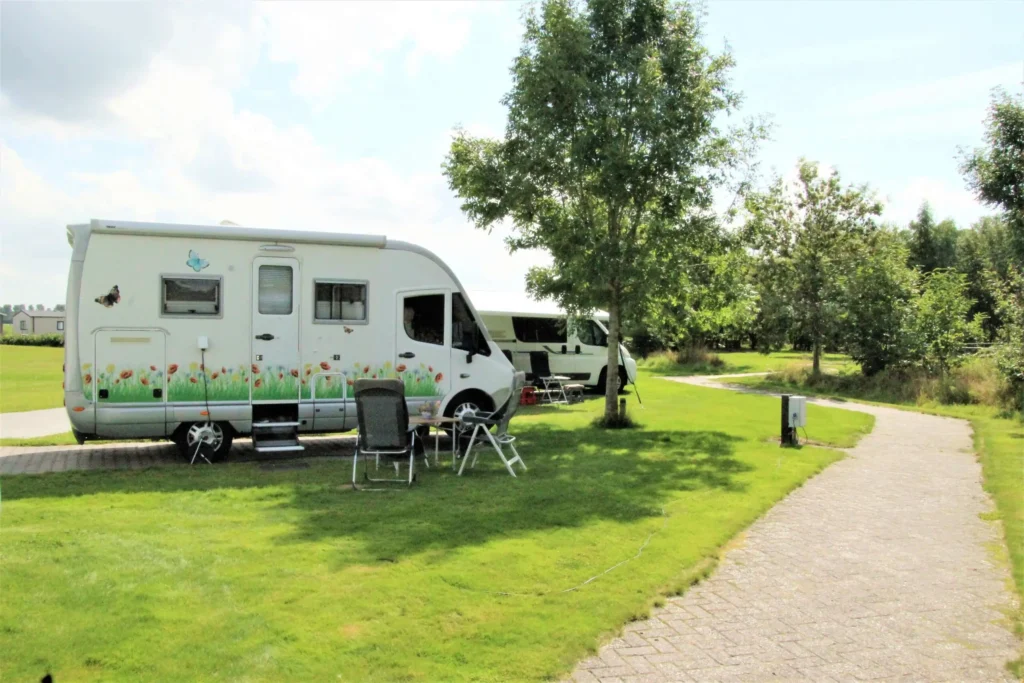 Camper plaatsen op Camping De Stal